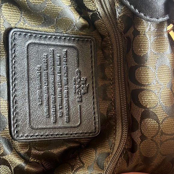 Coach Black Leather Shoulder Bag with Structured Design - Picture 3 of 3